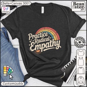 Könnte beinhalten: Dunkelgraues Unisex-T-Shirt mit dem Text "Practice Radical Empathy" in einem Retro-Design mit Regenbogen und Sonne. Das T-Shirt ist anpassbar und aus Bella+Canvas 3001 Material.