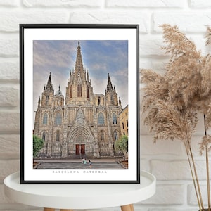 Majestätische Kathedrale von Barcelona: Eine zeitlose Ikone der Gotik und des Kulturerbes.