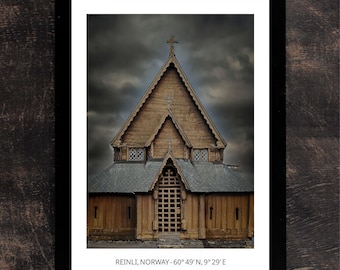 Moody staafkerk print | Dark Academia Nordic Architecture-muurkunst