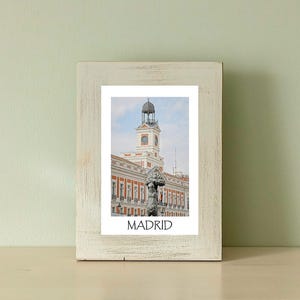 Impression de la Puerta del Sol de Madrid : emblématique ours, arbousier et horloge - Art de la photographie de ville par beau temps