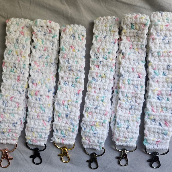 Crochet wristlet