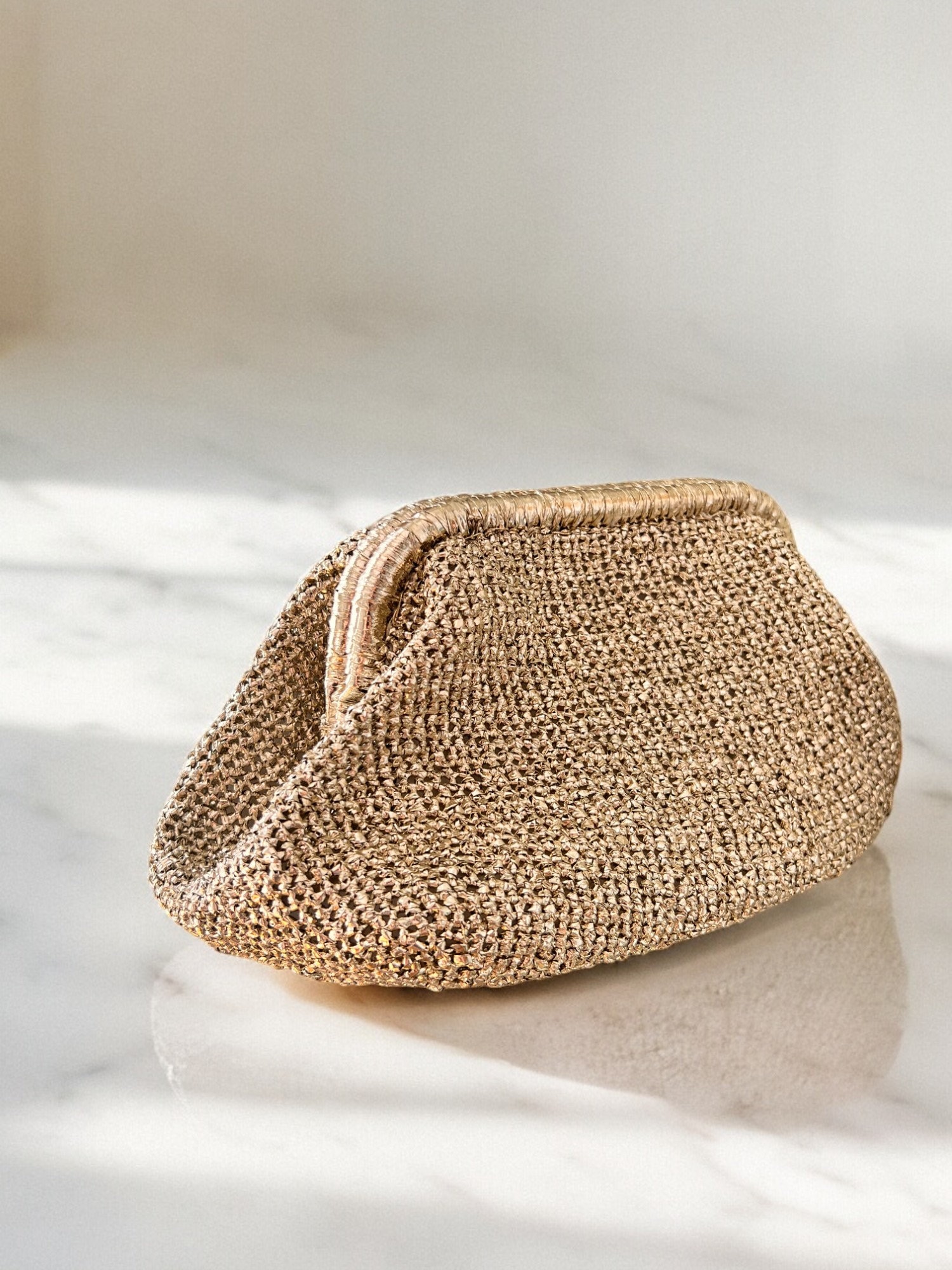 White Crochet Kisslock Bag – Raffia Bridal Handbag with Gold Frame & Chain Strap
