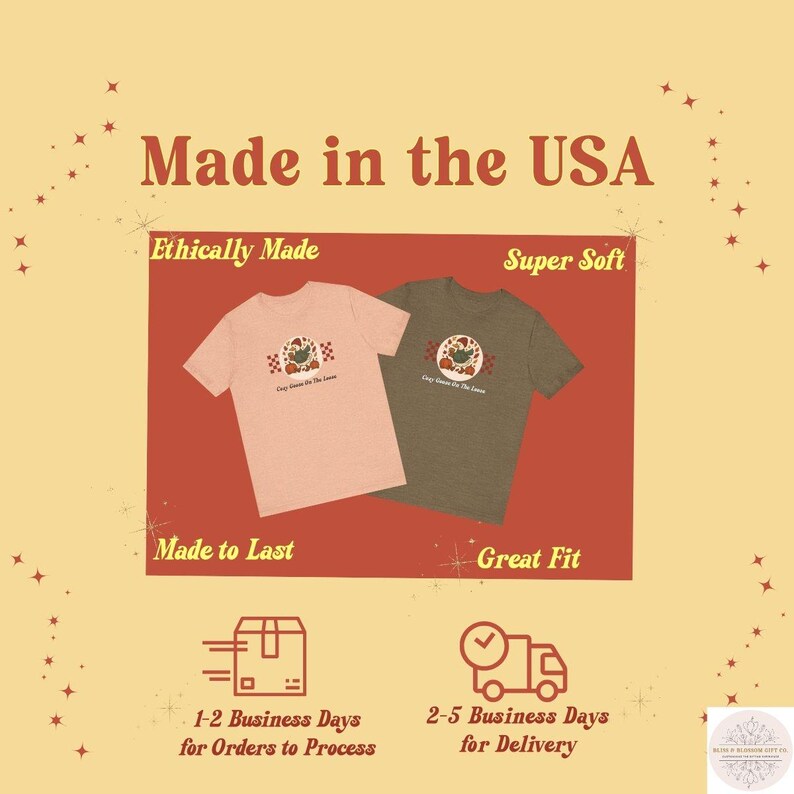 Puede incluir: Dos camisetas, una rosa claro y otra verde oliva, con un gr&aacute;fico circular y texto. El texto "Made in the USA" est&aacute; en la parte superior. El texto adicional incluye "Ethically Made", "Super Soft", "Made to Last" y "Great Fit".