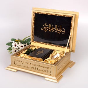 Koran Geschenkset in Holzbox: Kunstleder Koran, Tasbih, Essence