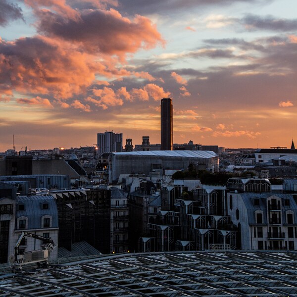 Magie Dorée de Paris au Coucher de Soleil - Photographie d'Art Parisienne - Atmosphère Chaleureuse de la Ville Lumière - Impression 40x60cm