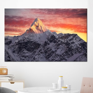 Lienzo con amanecer en una montaña nevada - Impresión mural con paisaje de picos majestuosos - Póster de fotografía de naturaleza para decoración de aventuras, cabañas u oficinas