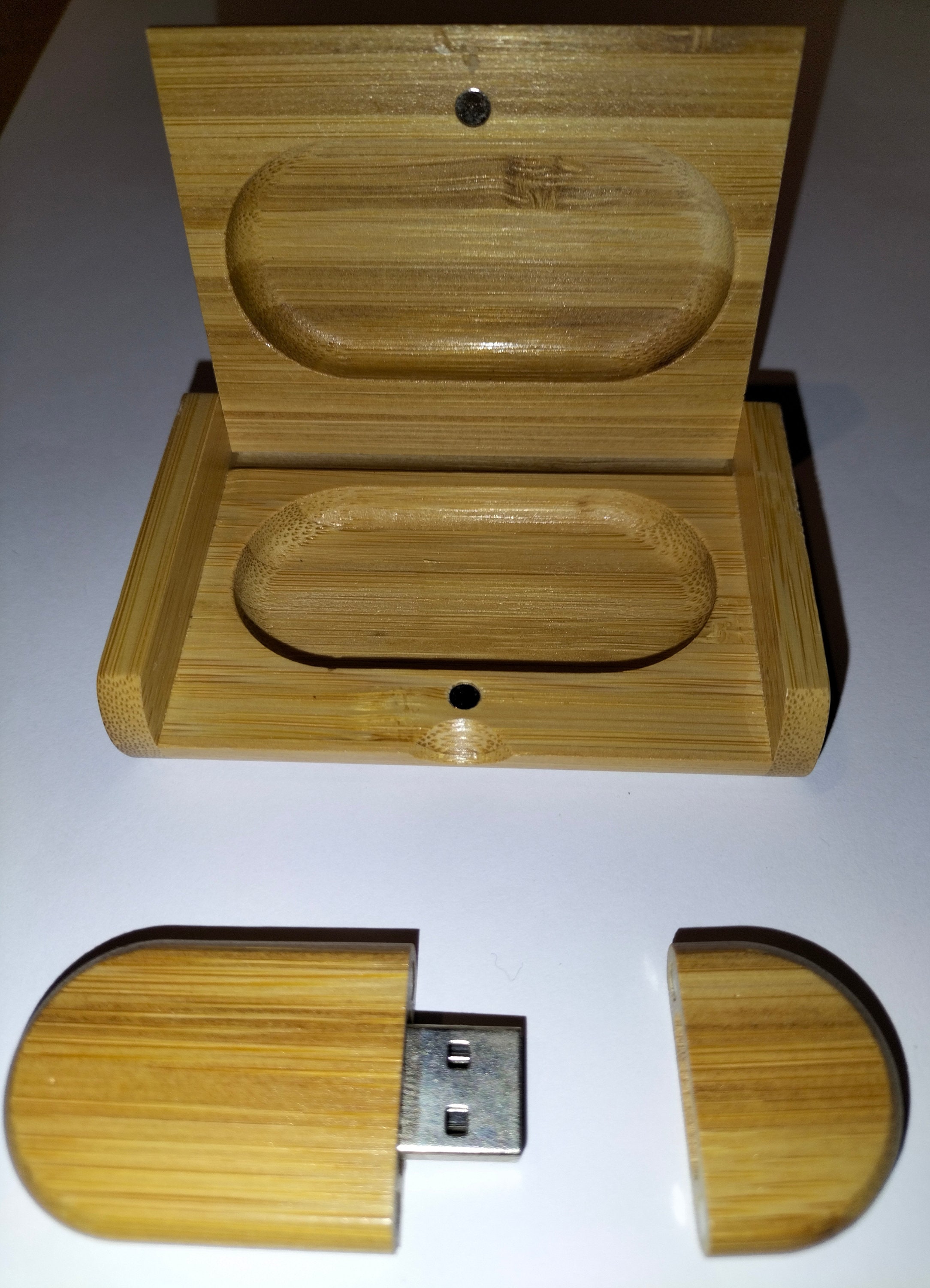 Boîte de rangement DEKNUDT pour clé USB & photos en simili cuir noir (clé  USB vendue séparément)