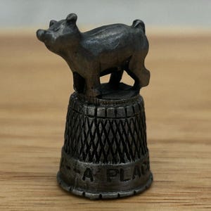 Vintage Metal Iowa Souvenir Thimble With Pig Figurine
