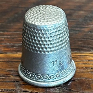 Vintage Silver Metal Sewing Thimble With Textured Pattern