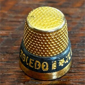 Vintage Toledo Souvenir Gold & Black Metal Thimble