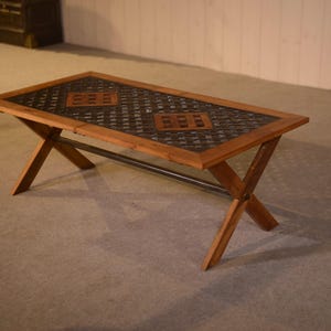 Ancienne table basse de mobilier urbain en chêne et fonte 1950&#39;s