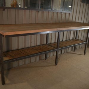 Grande Console industrielle en métal, 2 plateaux en chêne massif