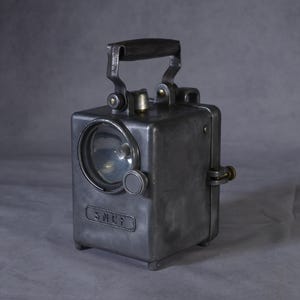Lampe SNCF par WONDER en parfait état de marche 1940 à 1990