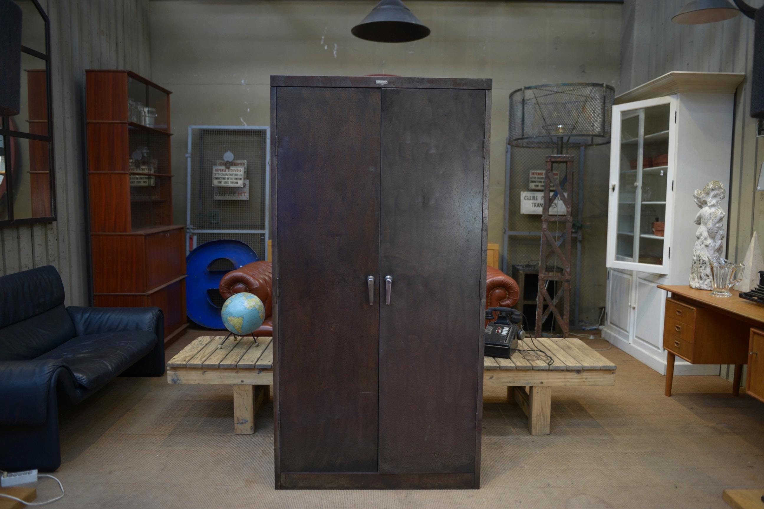 Armoire Industrielle En Métal À 2 Portes 1960