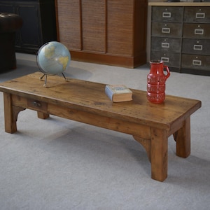 Table basse en orme massif 2 petits tiroirs 1950&#39;s