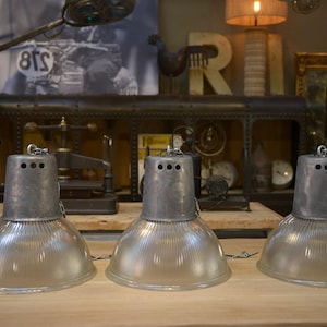 Lampes Suspensions Vintage  en Verre Holophane 1950