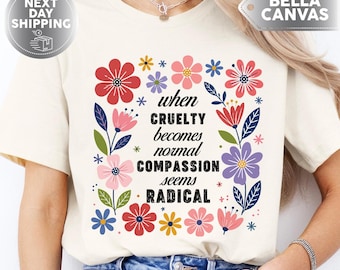 Camiseta "Radicalizada por la decencia básica", "La compasión no es radical", camiseta de protesta política, regalo para activistas feministas, merchandising político, camiseta liberal.