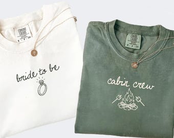 Personalized Camp Bachelorette Party Shirt, Cabin Crew Mountain Bride Tees, Hiking Bach Tees, Matching Lake Trip Bachelorette Hen Do Shirts