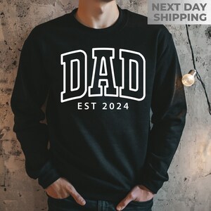 Personalized Dad Sweatshirt, Dad Est 2024 Hoodie, Custom Dad, Pregnancy Announcement for Dad, Father&#39;s Day Shirt, New Dad Gift, Gift for Dad