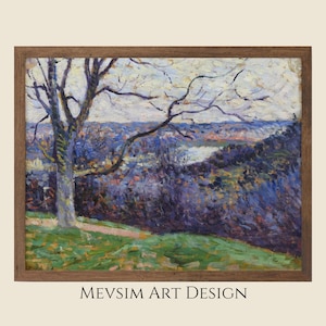 Könnte beinhalten: Ein Gemälde, das eine Landschaft mit einem großen Baum im Vordergrund zeigt. Der Baum hat kahle Äste und ist in einem hellbraunen Farbton gemalt. Der Hintergrund ist eine violette und blaue Landschaft mit einem Fluss, der sich durch sie schlängelt. Das Gemälde ist in einem braunen Holzrahmen gerahmt.