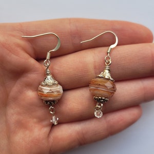 Turkish Lantern-inspired Glass Bead Earrings: Pink Swirls