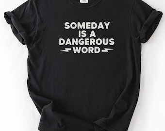 Eines Tages ist ein gefährliches Wort T-Shirt | Motivierendes Zitat Tee