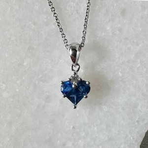 Pingente de coração de safira genuína e diamante / Ouro maciço 14k