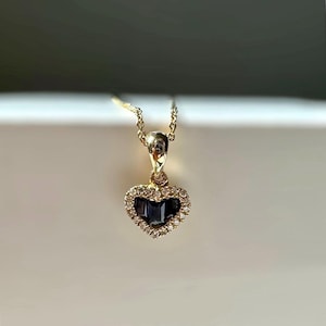 Pingente de coração de safira genuína e diamante / Ouro maciço 14k