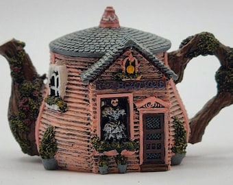 &quot;Hometown Teapot Cottages &quot;&quot;Die Boutique&quot;&quot; Miniatur Teekanne.&quot;