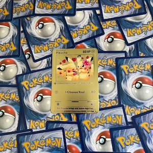 Ich wähle dich – Pikachu in Love: Männliches und weibliches Pikachu – goldene Metallkarte. Ein besonderes Geschenk, perfekt für einen einzigartigen und unvergesslichen Gedanken.