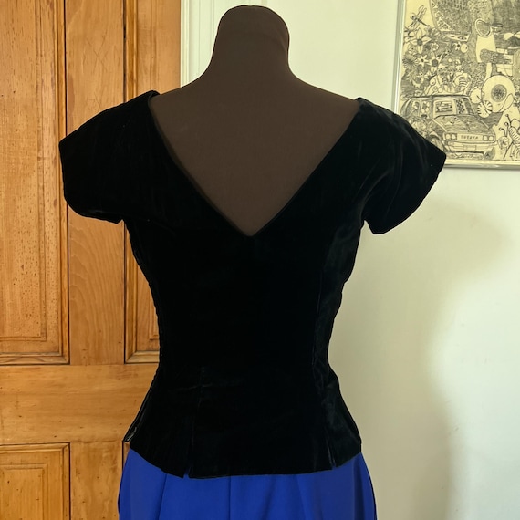 Vintage 60s Black Velvet Tunic – V-Back Boat Neck Mod Blouse