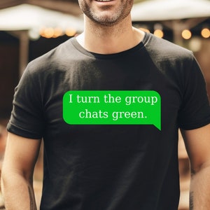 Puede incluir: Una camiseta negra con un bocadillo verde que dice "Convierto los chats grupales en verde."