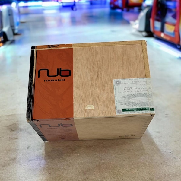 Empty Oliva Nub Habano 466 Cigar Box.  Nicaragua,  tobacciana perfect gift box arts crafts storage keepsake