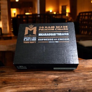 Caixa de charutos vazia M by Macanudo: Espresso com Cream Toro. Forro de veludo disponível. Nicarágua