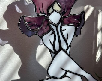 Gebrandschilderd glas Iris Goddess Suncatcher: femme figuur raamdecoratie