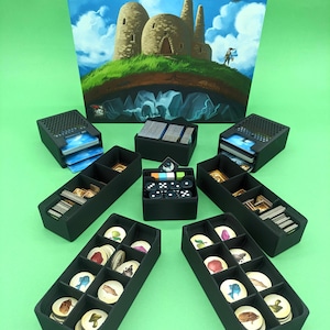 Bandejas para insertar en el juego de mesa Above and Below. ¡Funcionan con cartas en fundas y permiten guardar la caja en posición vertical!