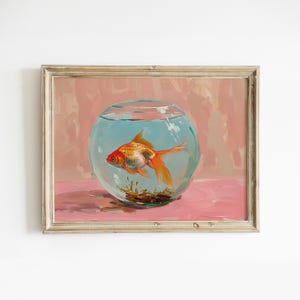 Arte de pared imprimible con peces dorados en un acuario, póster de animales coquetos, decoración de habitación preppy, estampado moderno en rosa y naranja, descarga digital para guardería.