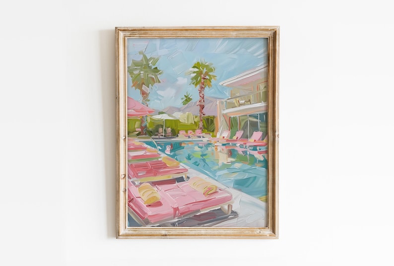 以下が含まれることがあります： プール、ヤシの木、ラウンジチェアのあるリゾートシーンの印象派絵画。アートワークは、ピンク、青、緑の色使いで、金色のフレームが特徴です。絵画は、レジャーとリラクゼーションの感覚を呼び起こします。