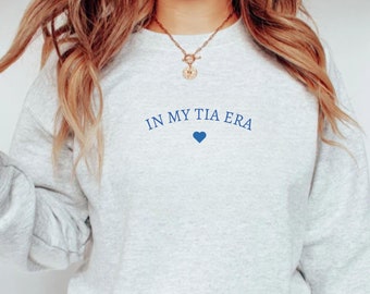 Tia Sweatshirt Auntie Announcement Custom Aunt Sweater Auntie Gifts New Auntie Gift Aunt Gift Aunt Birthday Gift Future Auntie Sweater