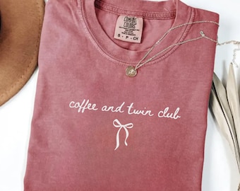 Twin Moms Club Comfort Colors® Shirt, Coquette Mom Tee, Mom of Girls Shirt, Twin Mom T-Shirt Trendy Mama Shirt, Cute Mom Shirt, Twin Mama
