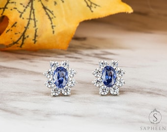 Pendientes de botón con halo de zafiro azul de talla ovalada, delicado diseño floral ovalado y redondo en oro de 14 quilates, pendientes de oro macizo, regalo de joyería nupcial para ella.