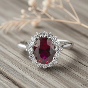 Oval Cut Rubin und Moissanit Halo Verlobungsring in massivem Sterling Silber Ring