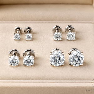 Orecchini a perno con chiusura a vite in moissanite rotonda • Alternativa al diamante • Argento sterling • Regalo minimalista quotidiano per lei