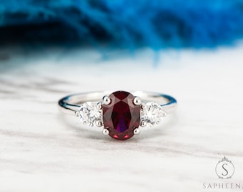Anillo de compromiso de corte ovalado de 1,75 ct, anillo de tres rubíes rojos, anillo de plata de ley con diamantes Pasado, Presente y Futuro, anillo nupcial con piedra natal de julio.