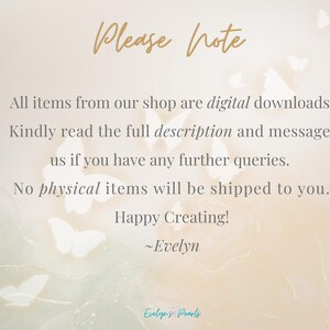 Op de afbeelding: Een melding over digitale downloads met een lichtroze achtergrond en witte vlinders. De tekst luidt: "Let op: Alle artikelen in onze winkel zijn digitale downloads. Lees de volledige beschrijving en stuur ons een bericht als je nog vragen hebt. Er worden geen fysieke artikelen naar je verzonden. Veel plezier met het cre&euml;ren! -Evelyn"