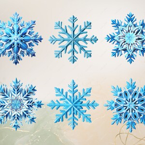 Op de afbeelding: Zes blauwe sneeuwvlokontwerpen met ingewikkelde details. De sneeuwvlokken zijn gerangschikt in twee rijen van drie. De achtergrond is lichtbeige.