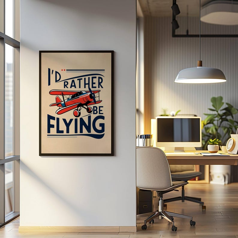 Op de afbeelding: Een vintage poster met een rood vliegtuig dat in de lucht vliegt. De poster zegt "Ik zou liever vliegen".