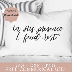 Cita cristiana svg para el diseño de almohadas png versículo bíblico svg arte de pared dormitorio principal decoración de la pared fe inspirada camisa alentadora svg signo de descanso