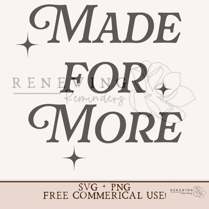 以下が含まれることがあります： スタイリッシュなフォントで「MADE FOR MORE」というテキストを特徴とするグラフィックデザインのデジタルダウンロード。テキストは濃いグレーで、2つの小さな星で囲まれています。このデザインは、Tシャツ、マグカップ、トートバッグ、その他の商品に最適です。