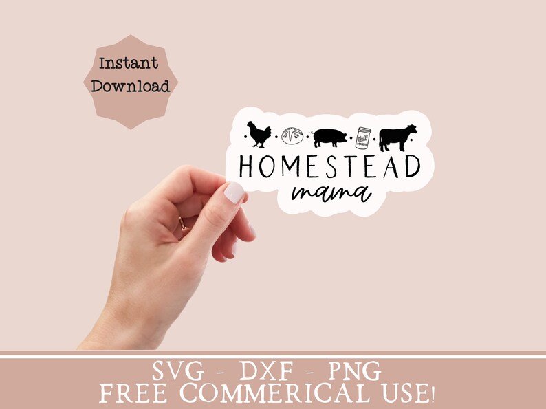 Op de afbeelding: Zwart-wit digitaal ontwerp met een kip, een brood, een varken, een pot jam en een koe met de tekst "HOMESTEAD mama".